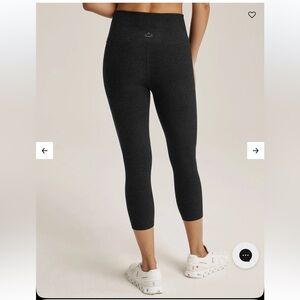 Sz L Beyond Yoga Spacedye Walk And Talk High Waisted Capri Legging darkest night